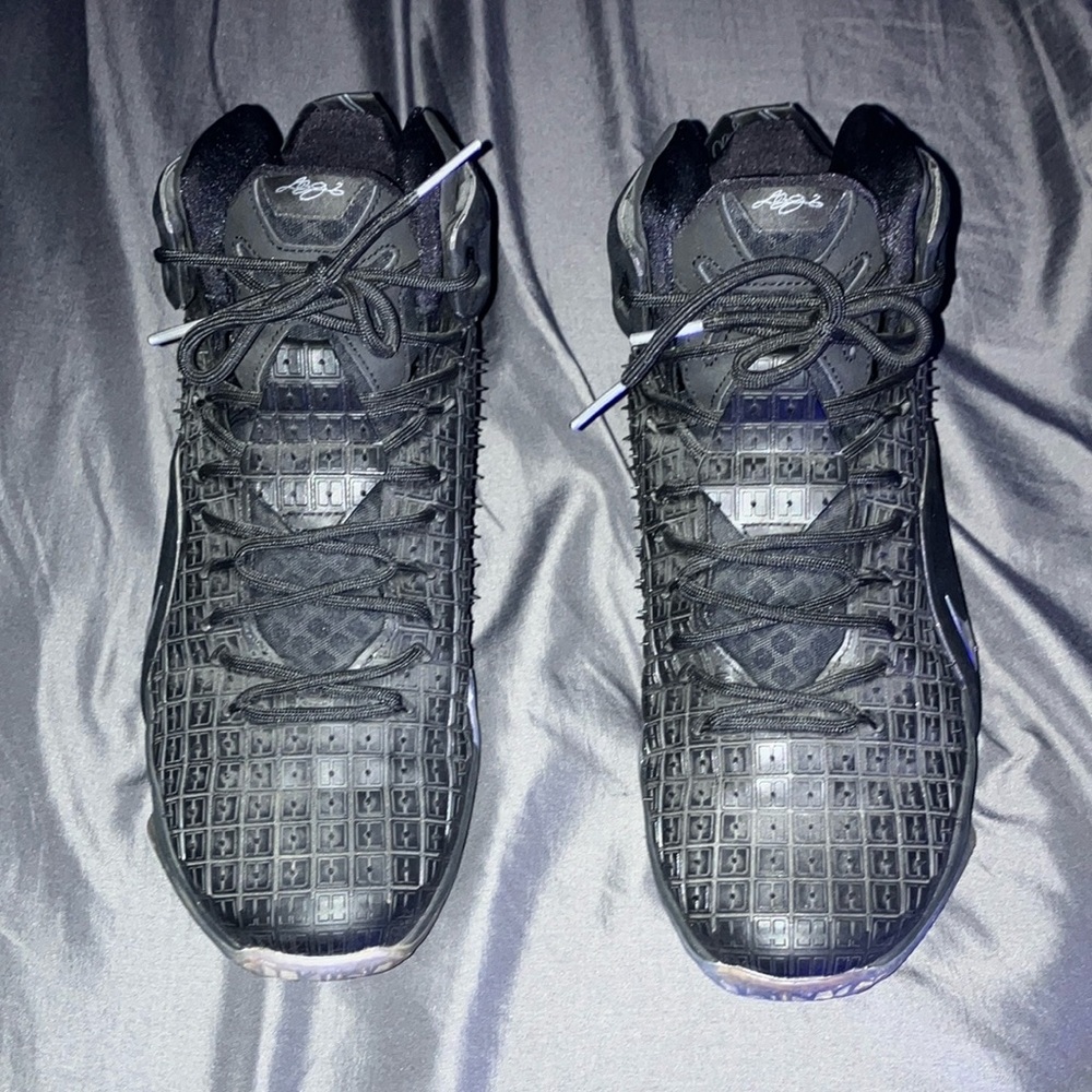 Lebron james rubber city shoes. lebron Nike tennis shoes. Nike basketball shoes